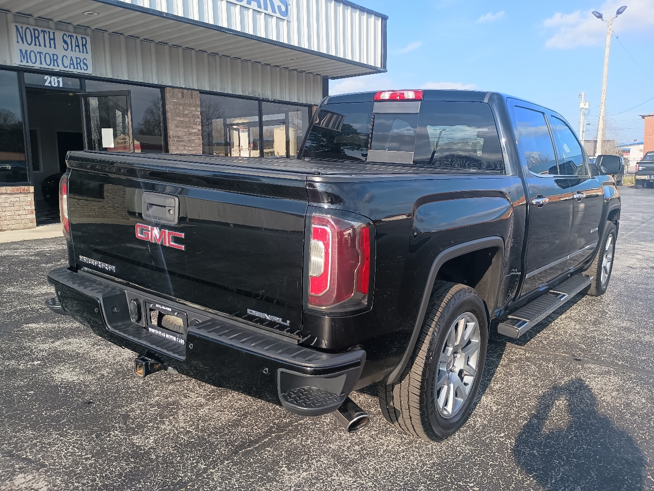 GMC Sierra 1500 4WD Crew Cab 143.5" Denali 2017