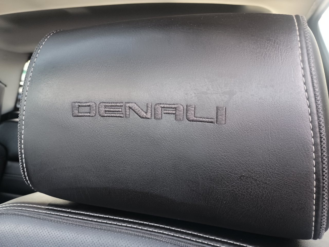 GMC Sierra 1500 4WD Crew Cab 143.5" Denali 2017