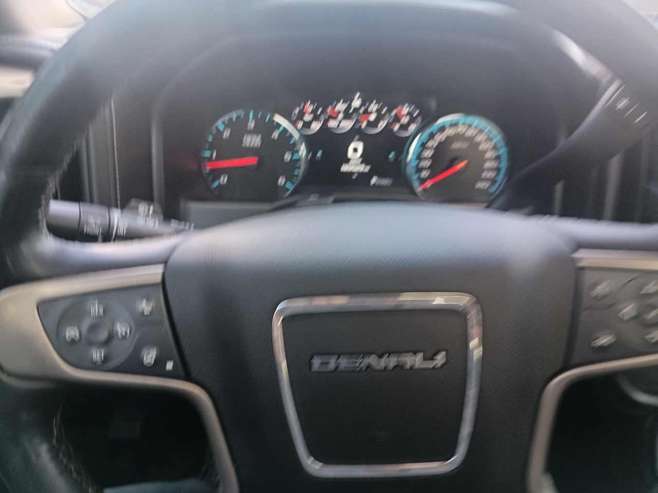 GMC Sierra 1500 4WD Crew Cab 143.5" Denali 2017