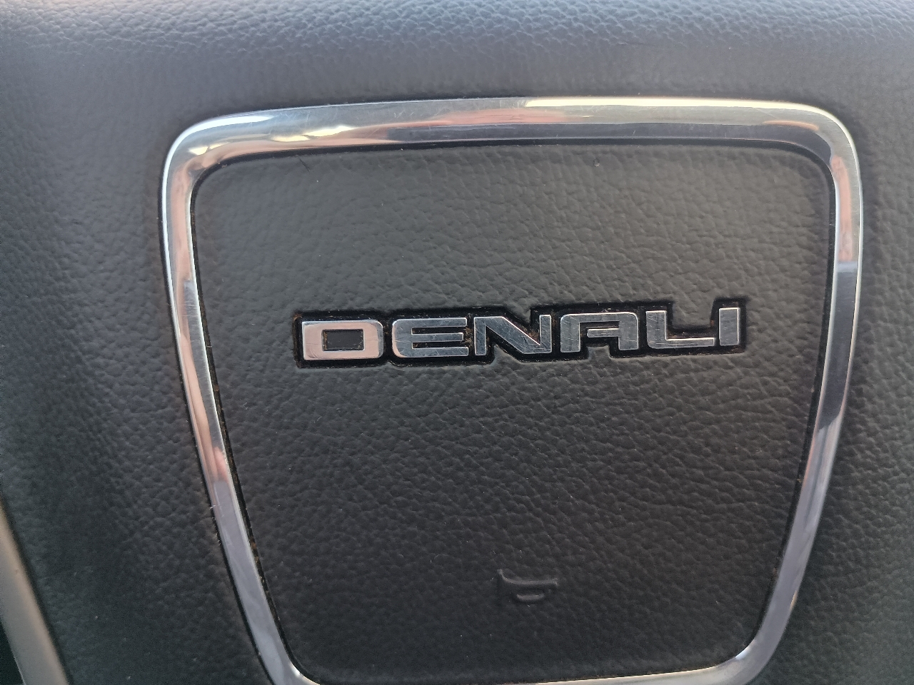 GMC Sierra 1500 4WD Crew Cab 143.5" Denali 2017