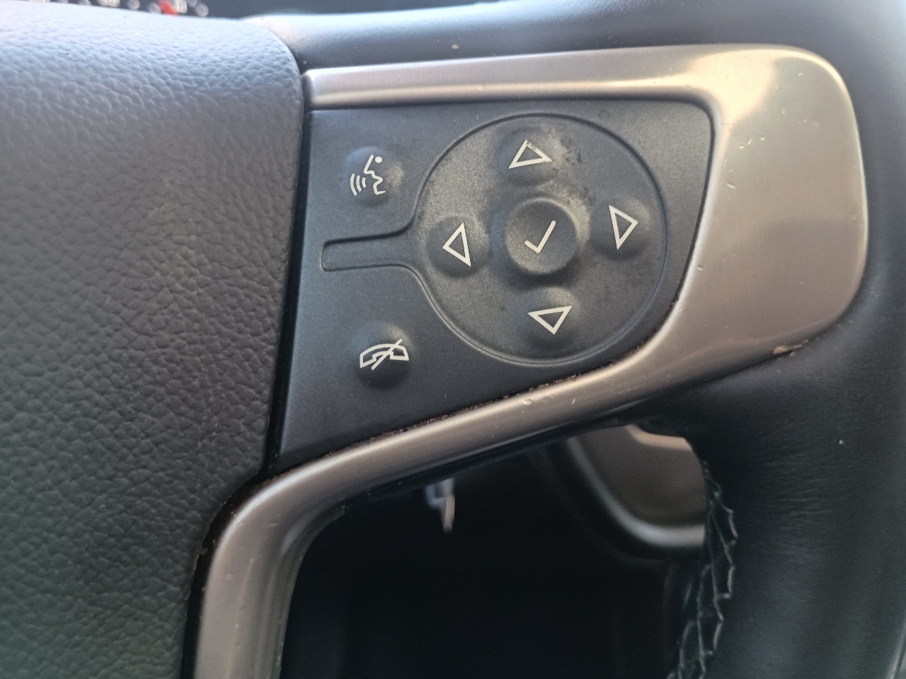 GMC Sierra 1500 4WD Crew Cab 143.5" Denali 2017