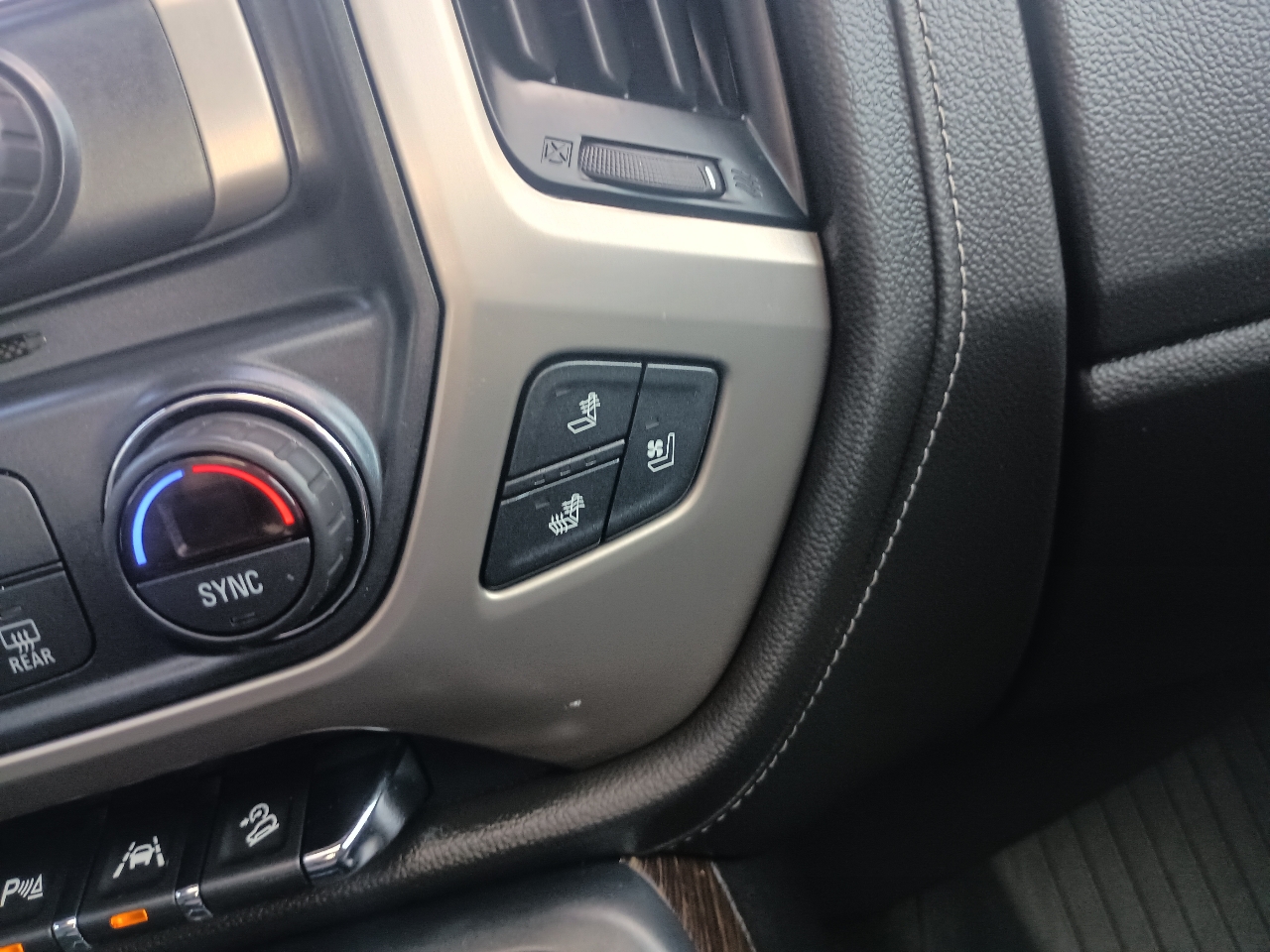 GMC Sierra 1500 4WD Crew Cab 143.5" Denali 2017