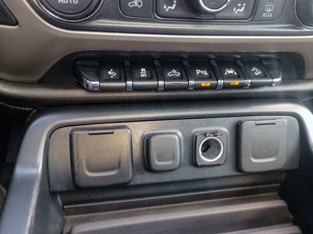 GMC Sierra 1500 4WD Crew Cab 143.5" Denali 2017