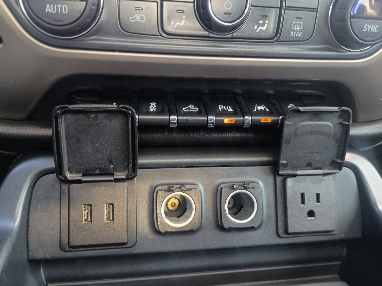 GMC Sierra 1500 4WD Crew Cab 143.5" Denali 2017