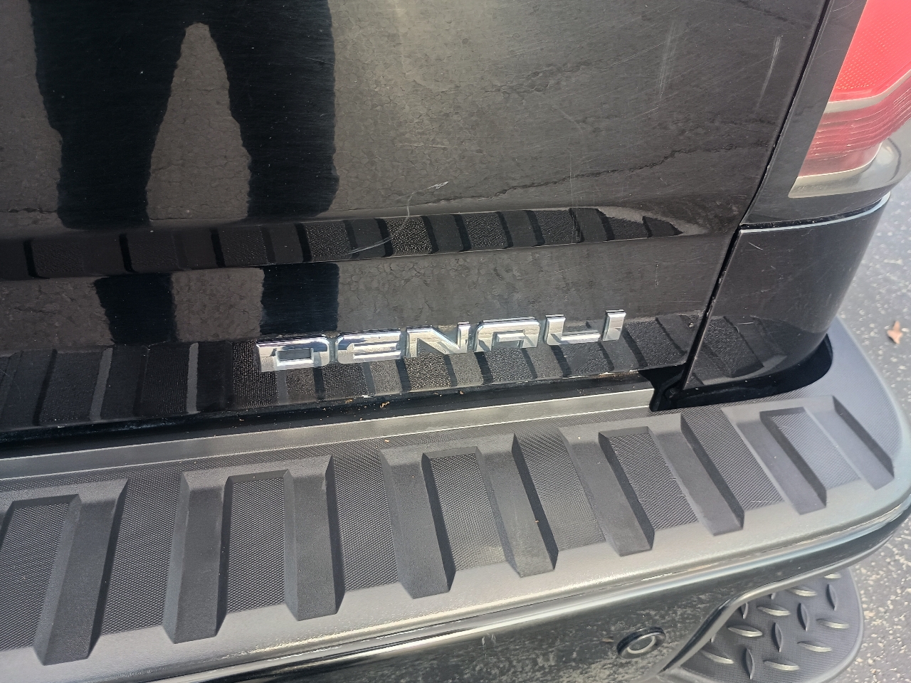 GMC Sierra 1500 4WD Crew Cab 143.5" Denali 2017