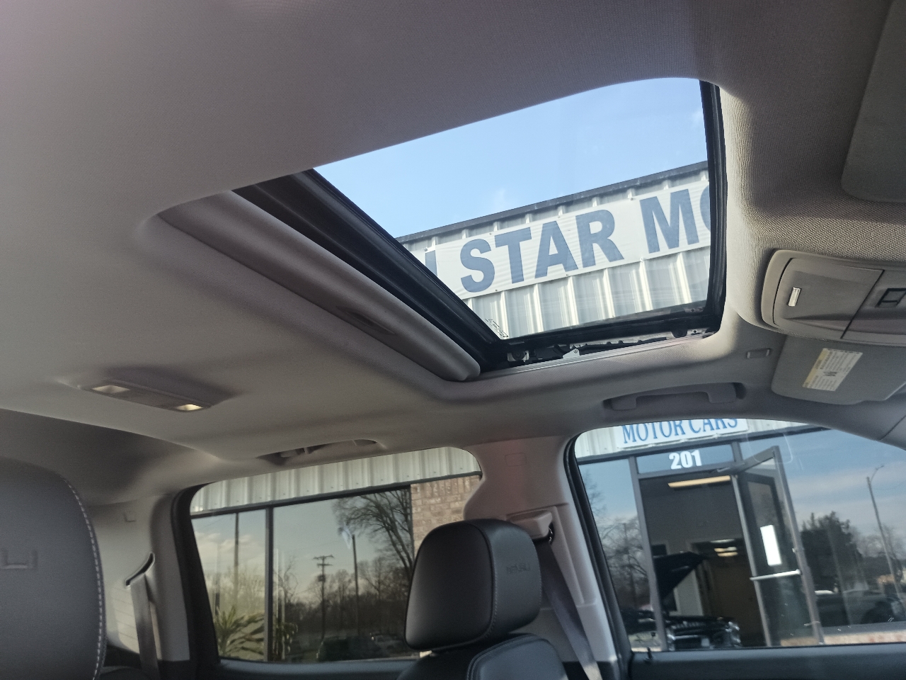 GMC Sierra 1500 4WD Crew Cab 143.5" Denali 2017