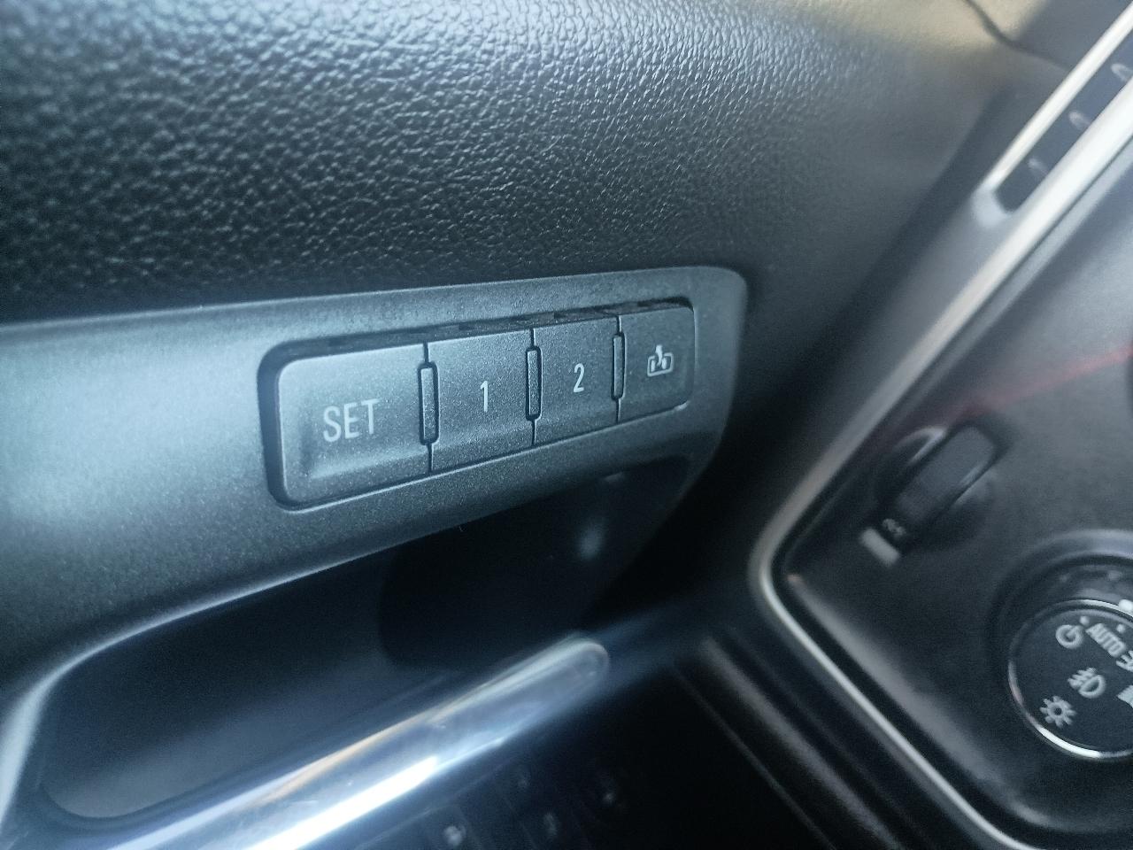 GMC Sierra 1500 4WD Crew Cab 143.5" SLT 2018