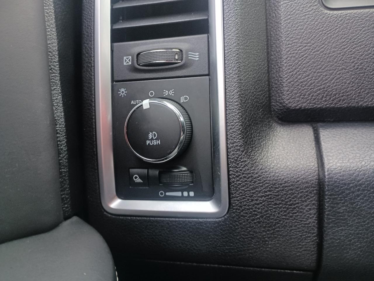 RAM 1500 4WD Crew Cab 140.5" Longhorn Limited 2014