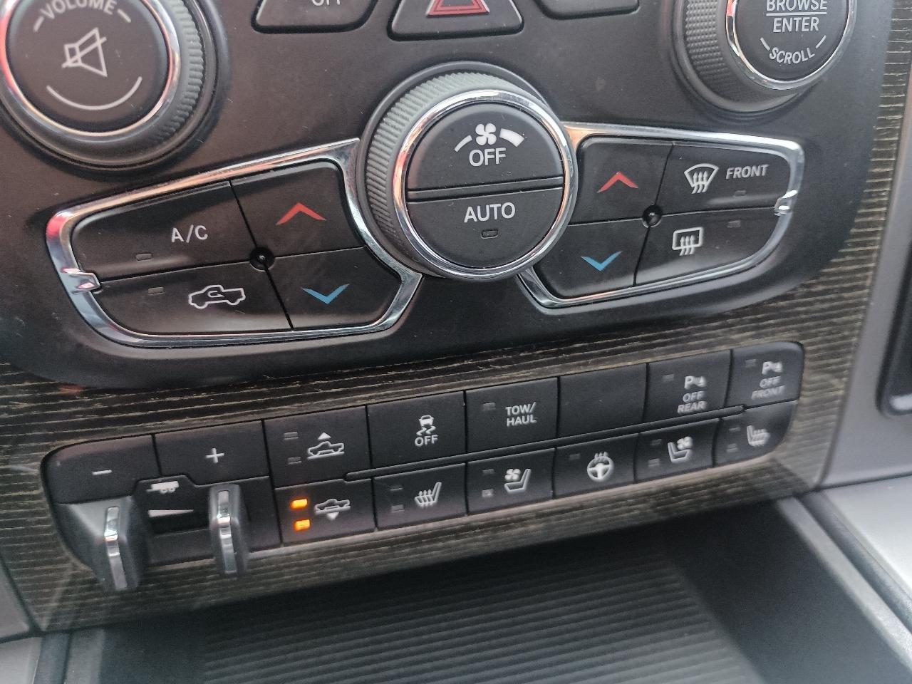 RAM 1500 4WD Crew Cab 140.5" Longhorn Limited 2014