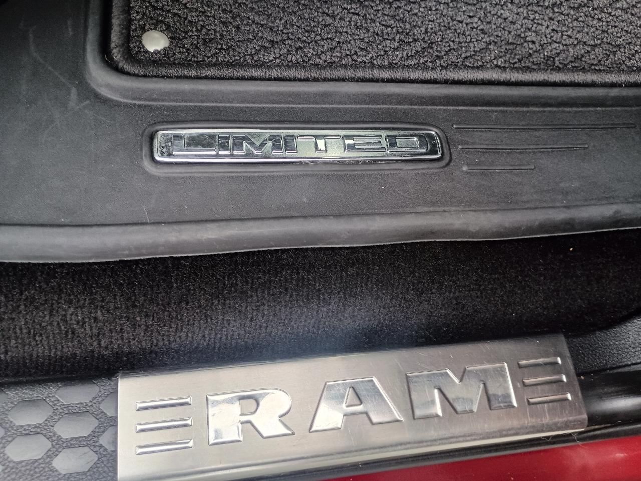 RAM 1500 4WD Crew Cab 140.5" Longhorn Limited 2014