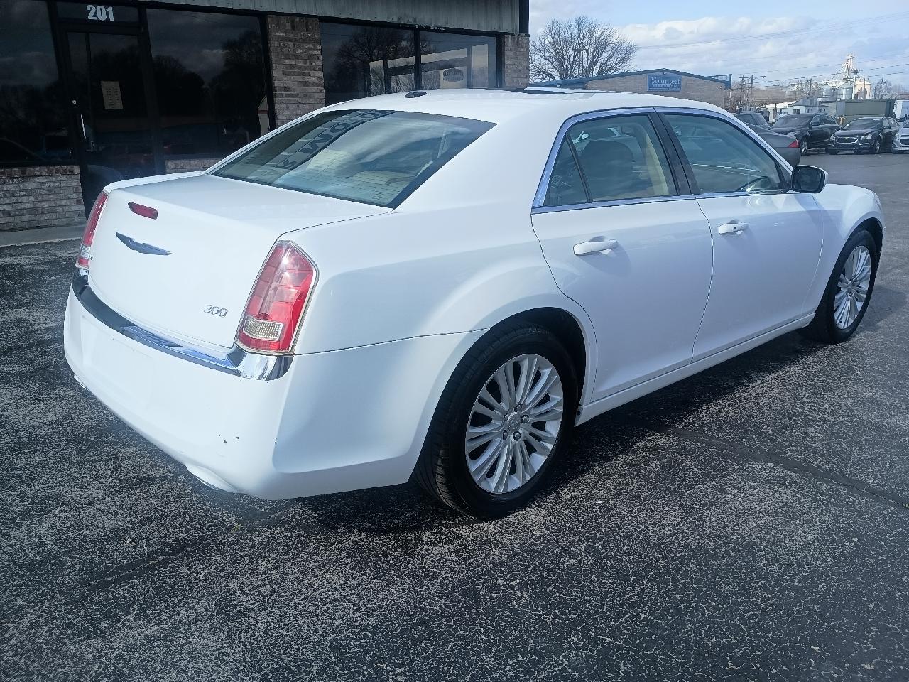 Chrysler 300 4dr Sdn AWD 2014