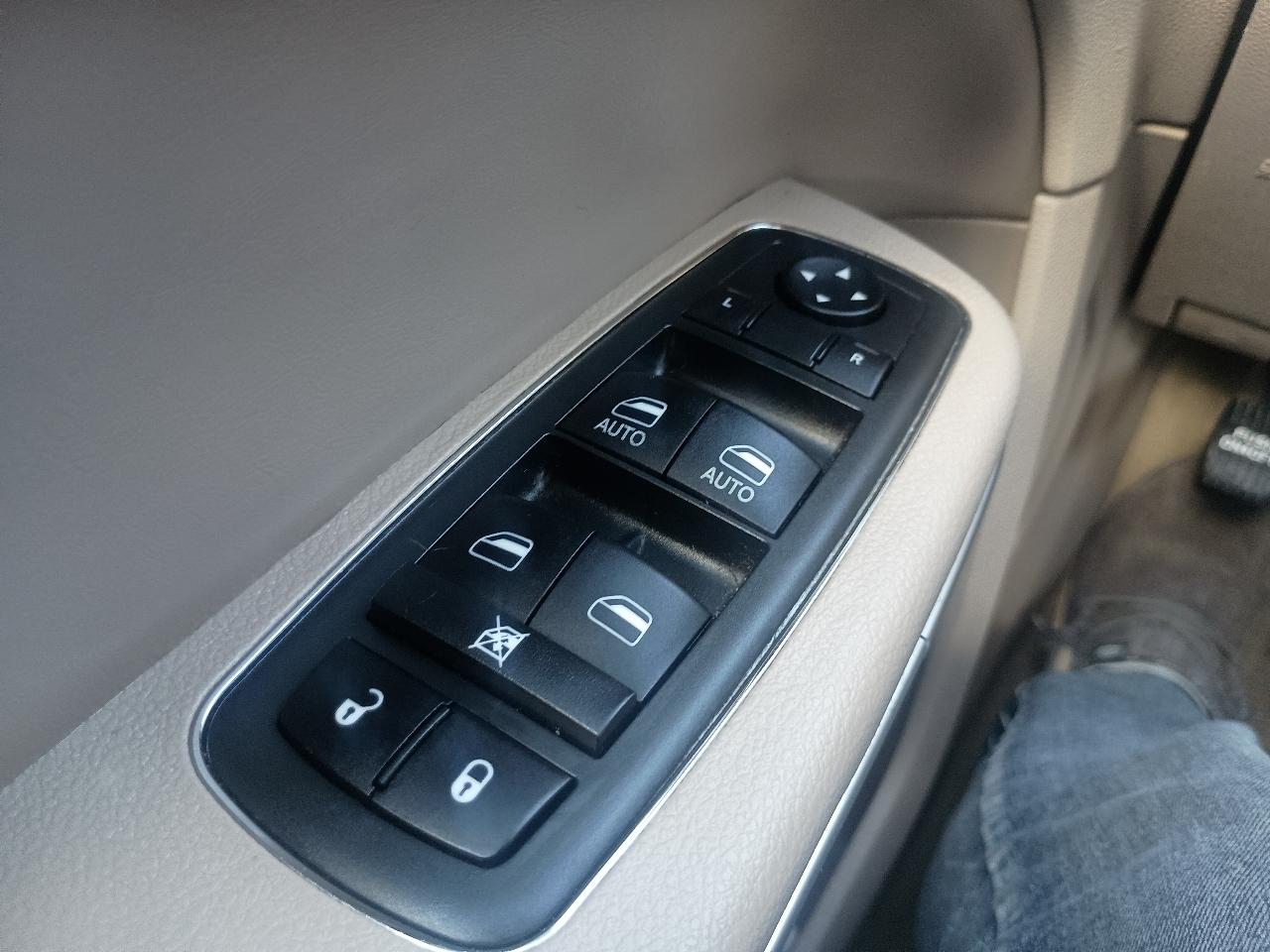 Chrysler 300 4dr Sdn AWD 2014