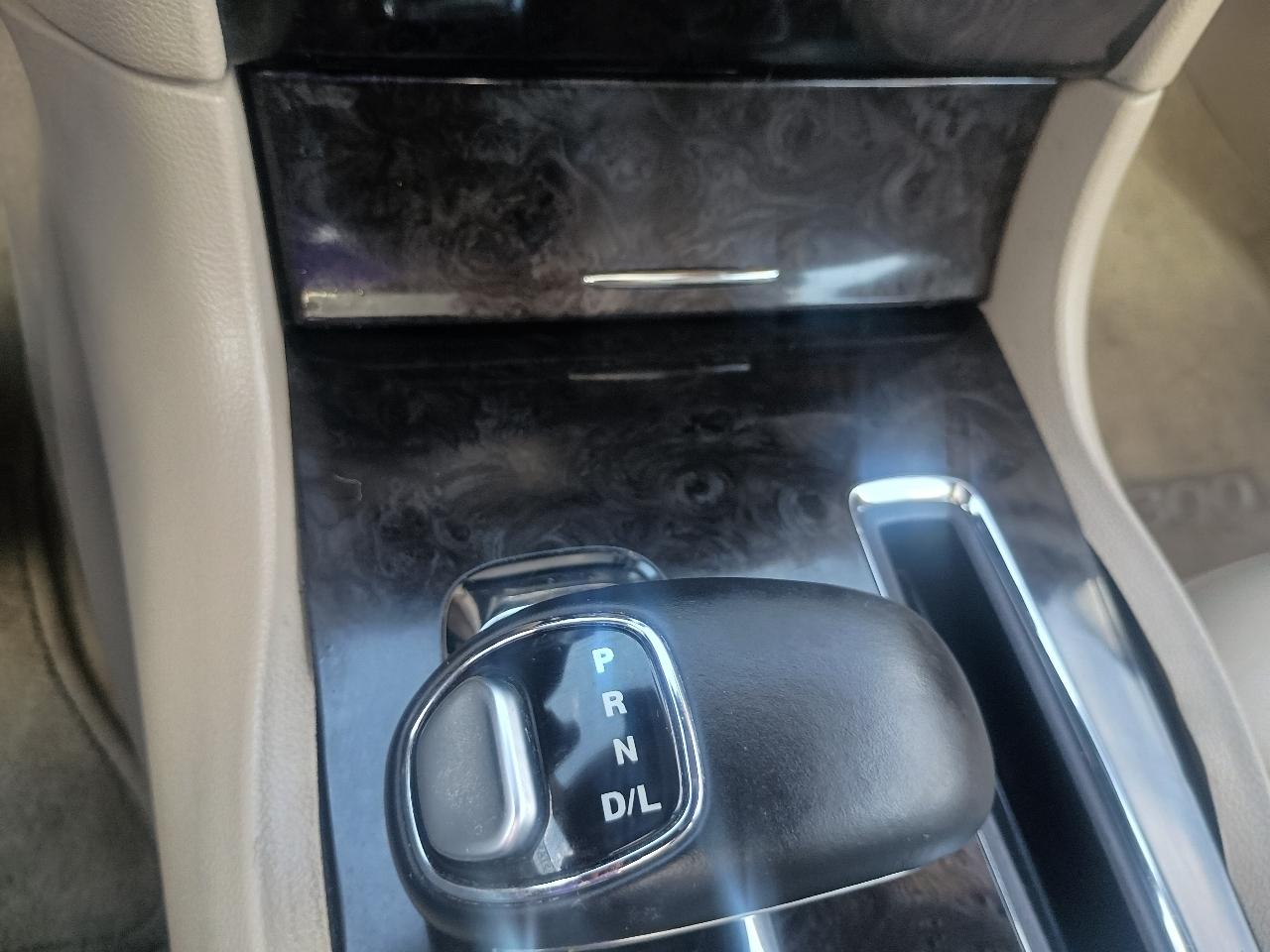 Chrysler 300 4dr Sdn AWD 2014