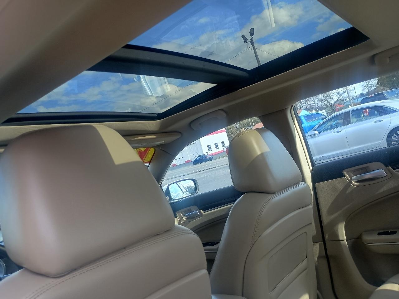 Chrysler 300 4dr Sdn AWD 2014