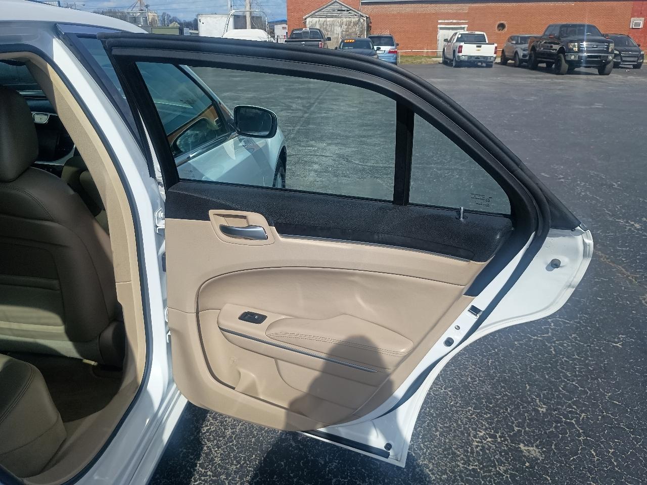 Chrysler 300 4dr Sdn AWD 2014