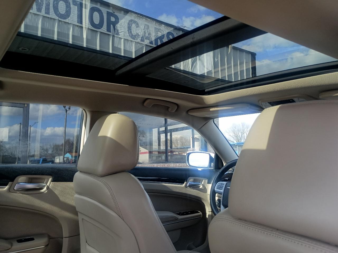 Chrysler 300 4dr Sdn AWD 2014