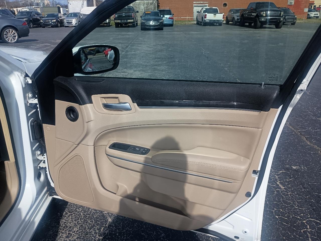 Chrysler 300 4dr Sdn AWD 2014