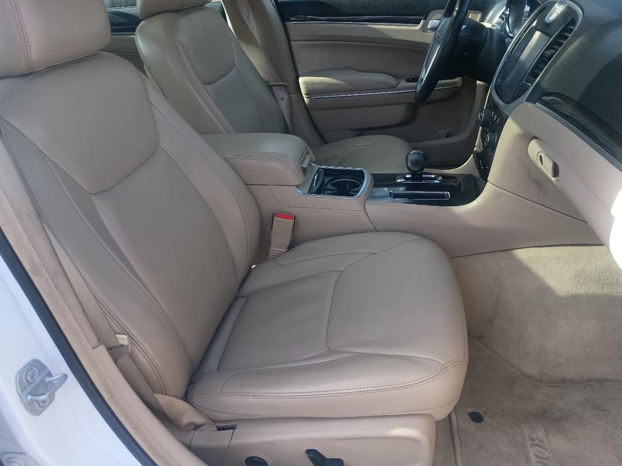 Chrysler 300 4dr Sdn AWD 2014