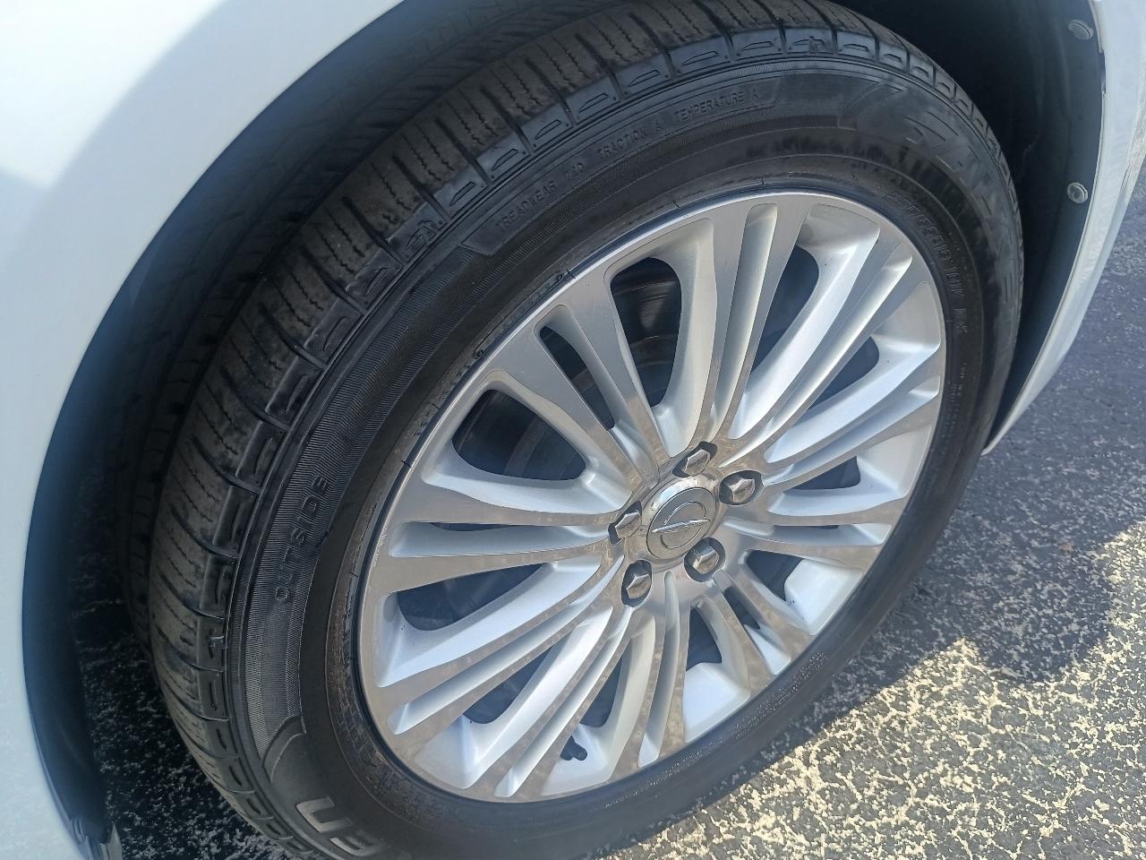 Chrysler 300 4dr Sdn AWD 2014