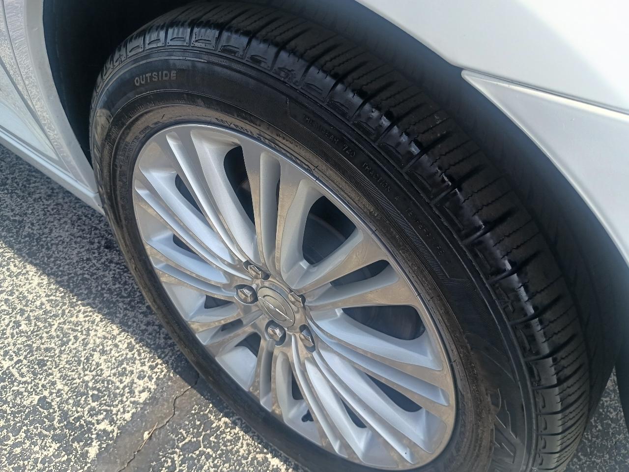 Chrysler 300 4dr Sdn AWD 2014