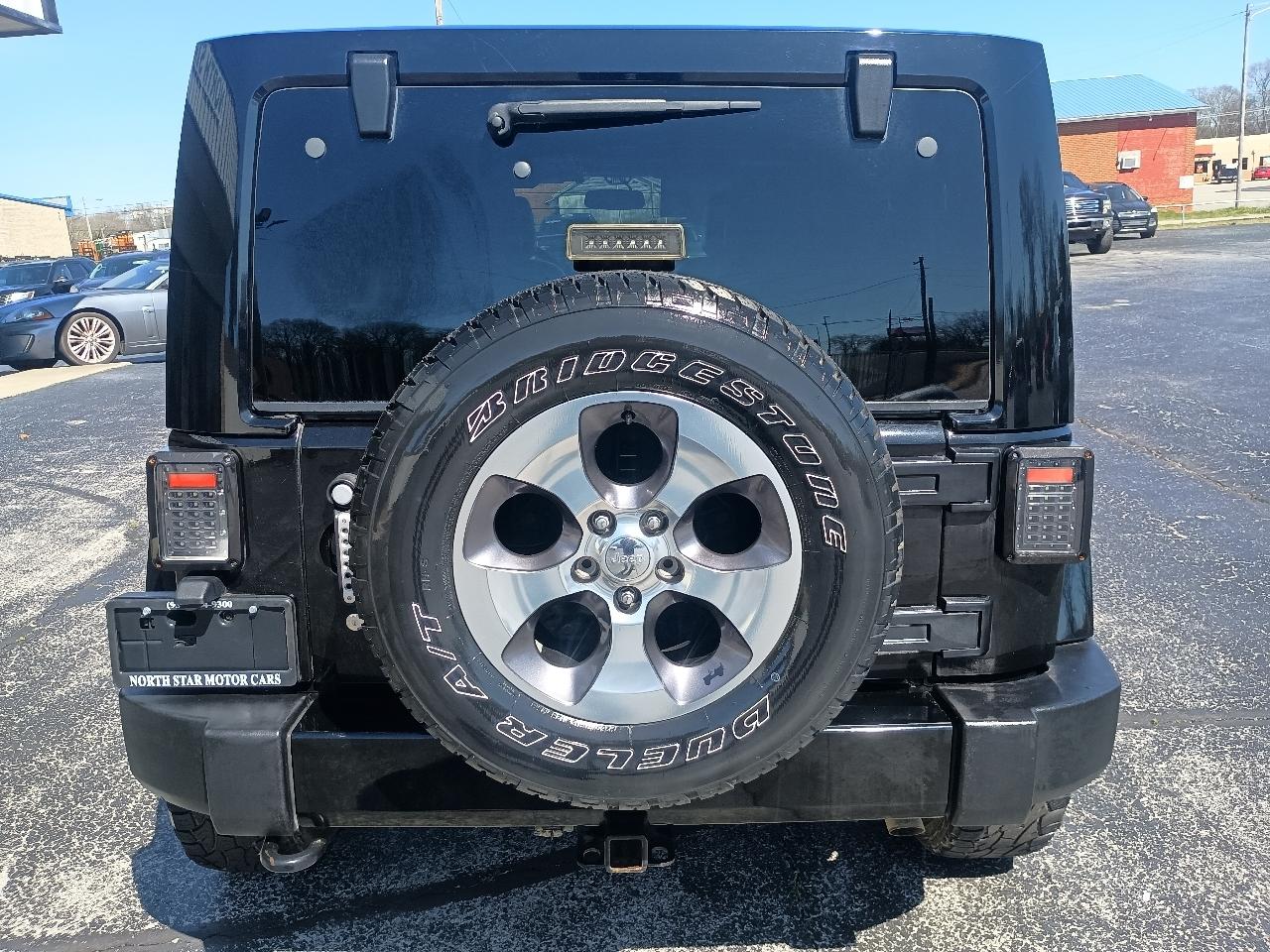 Jeep Wrangler Unlimited 4WD 4dr Sahara 2016