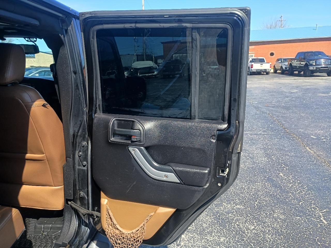 Jeep Wrangler Unlimited 4WD 4dr Sahara 2016