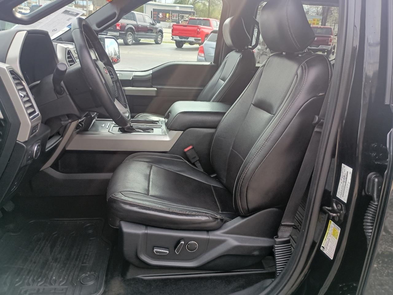 Ford F-150 4WD SuperCrew 145" Lariat 2016