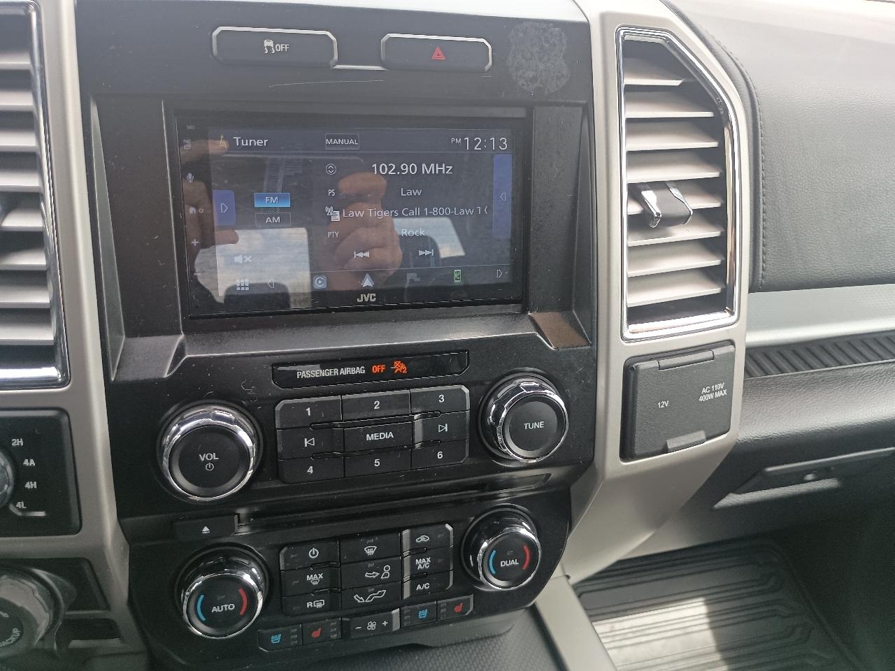 Ford F-150 4WD SuperCrew 145" Lariat 2016