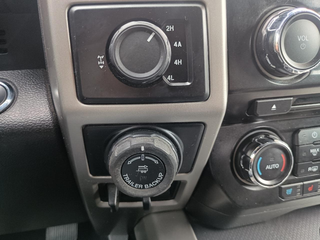 Ford F-150 4WD SuperCrew 145" Lariat 2016