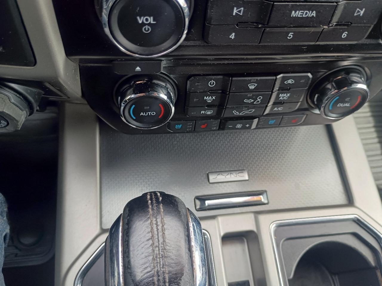 Ford F-150 4WD SuperCrew 145" Lariat 2016