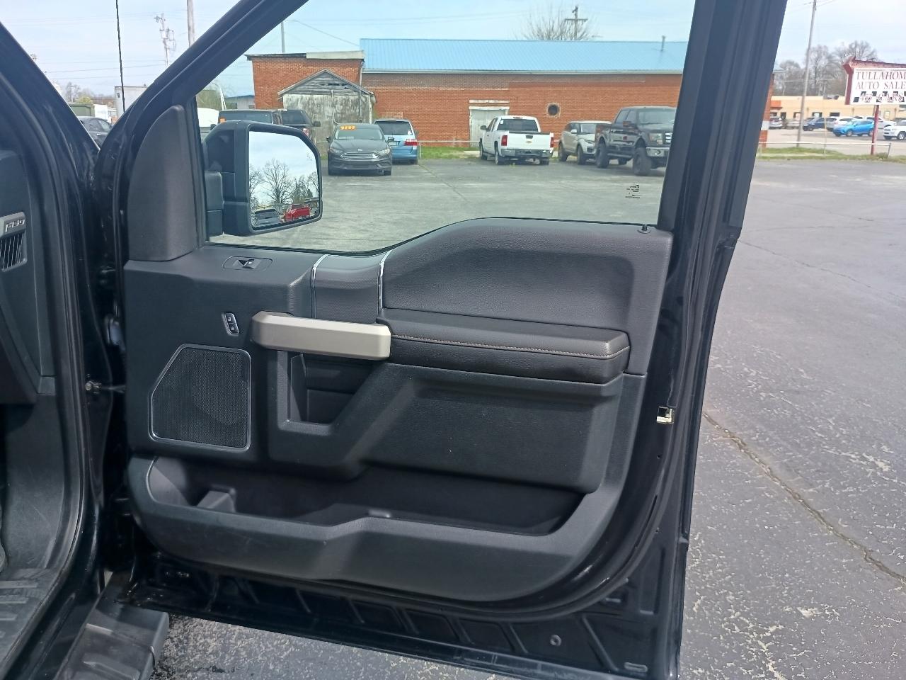 Ford F-150 4WD SuperCrew 145" Lariat 2016