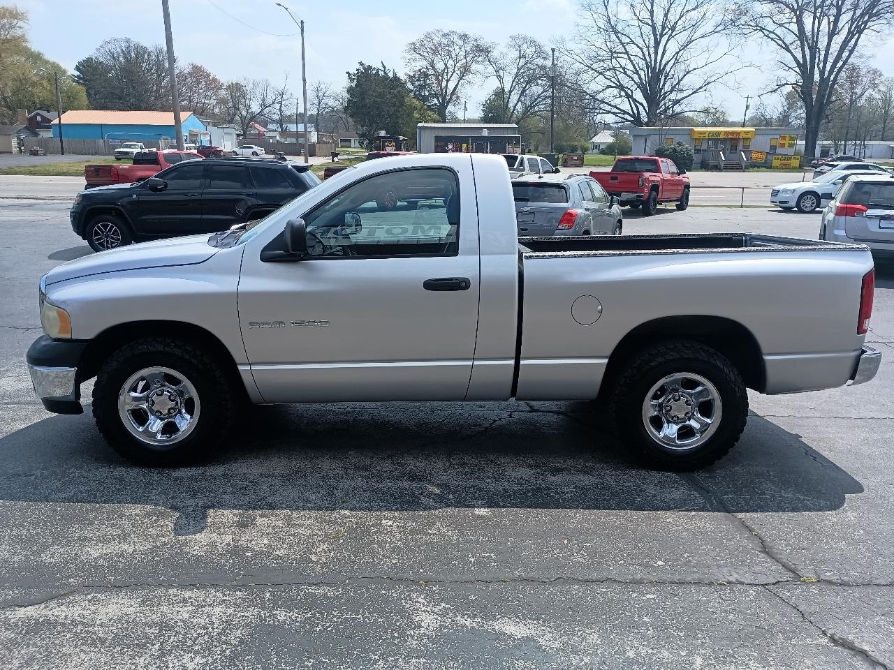 Dodge Ram 1500 2dr Reg Cab 120.5" WB ST 2004