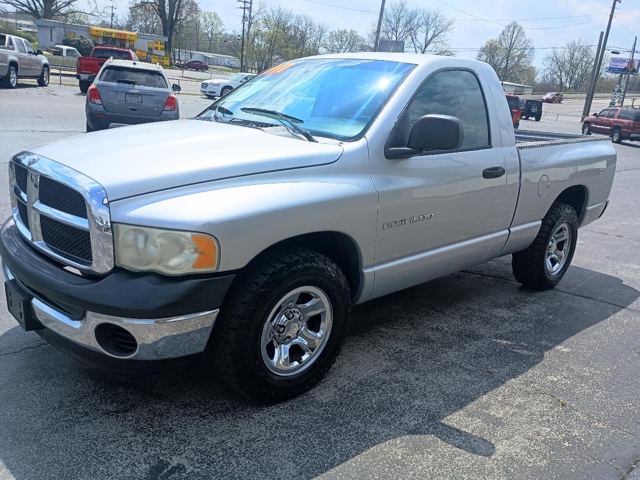 Dodge Ram 1500 2dr Reg Cab 120.5" WB ST 2004