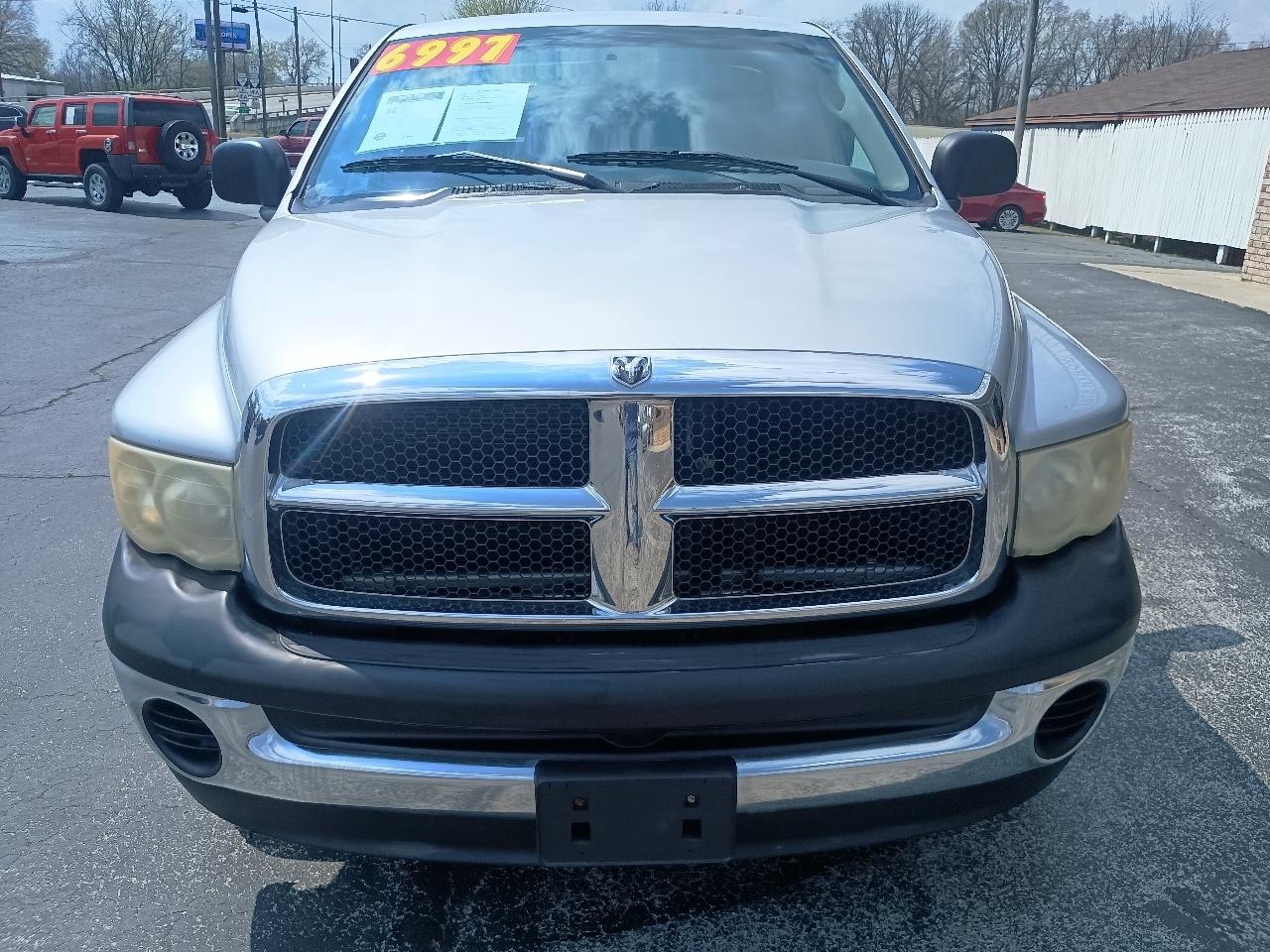 Dodge Ram 1500 2dr Reg Cab 120.5" WB ST 2004