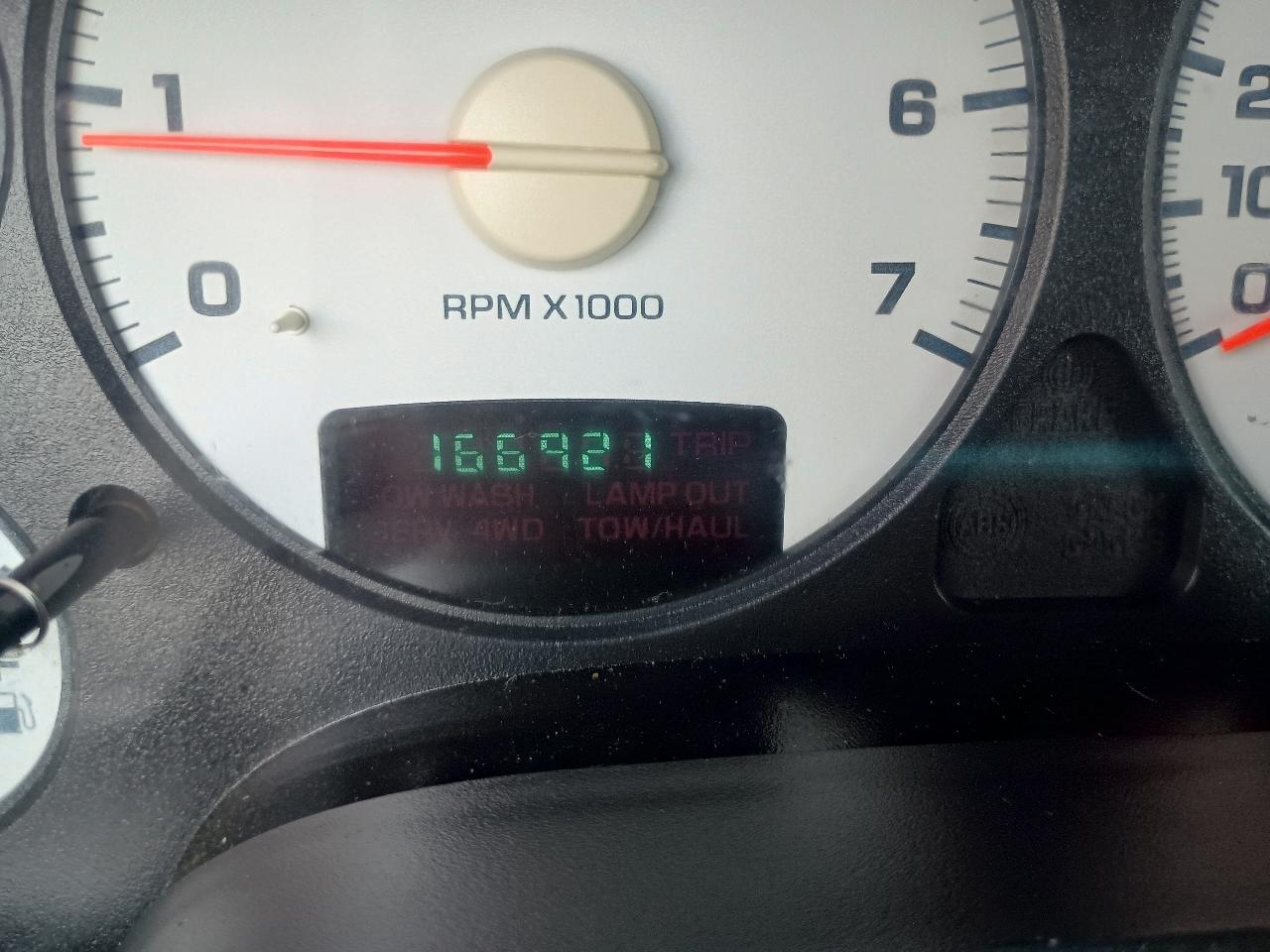 Dodge Ram 1500 2dr Reg Cab 120.5" WB ST 2004