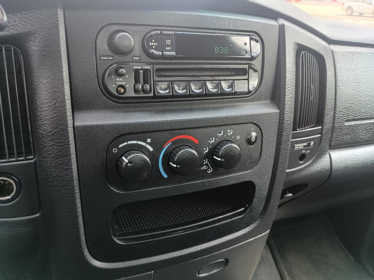 Dodge Ram 1500 2dr Reg Cab 120.5" WB ST 2004