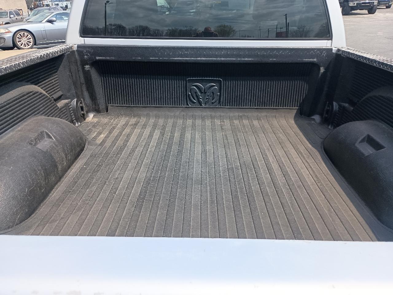 Dodge Ram 1500 2dr Reg Cab 120.5" WB ST 2004