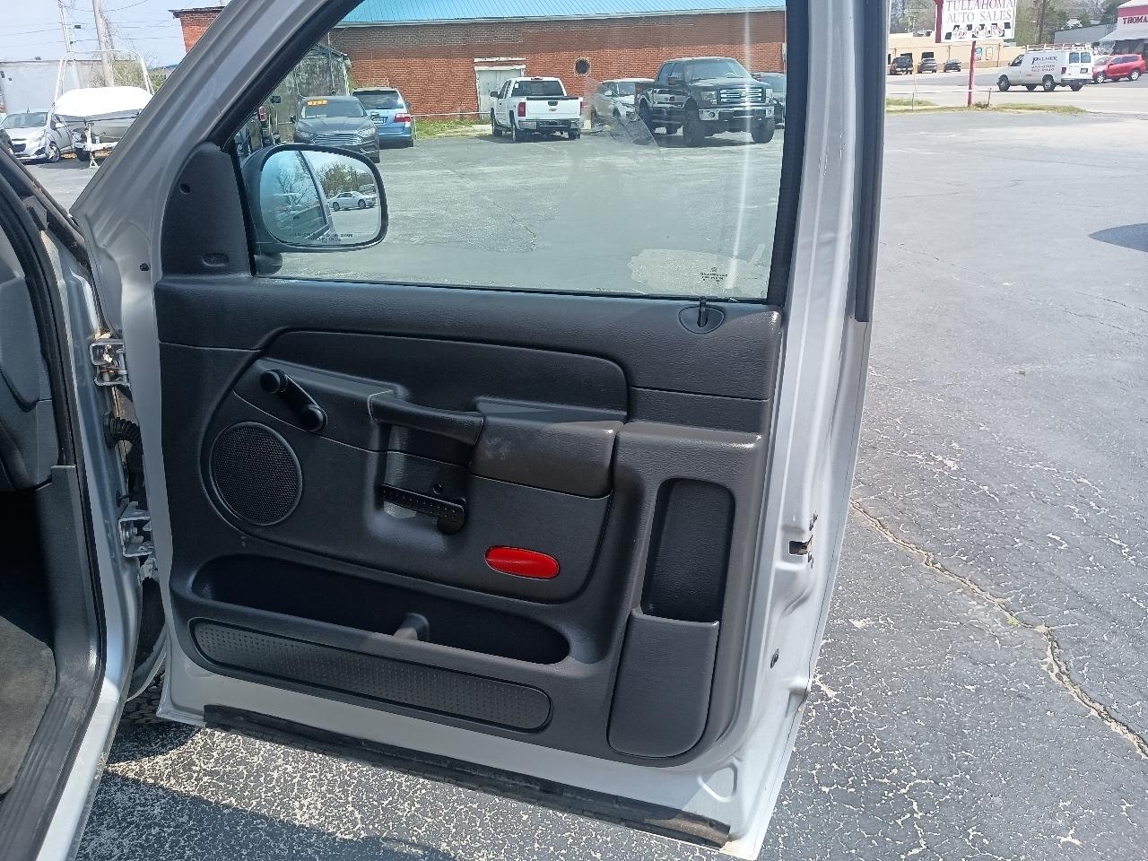 Dodge Ram 1500 2dr Reg Cab 120.5" WB ST 2004