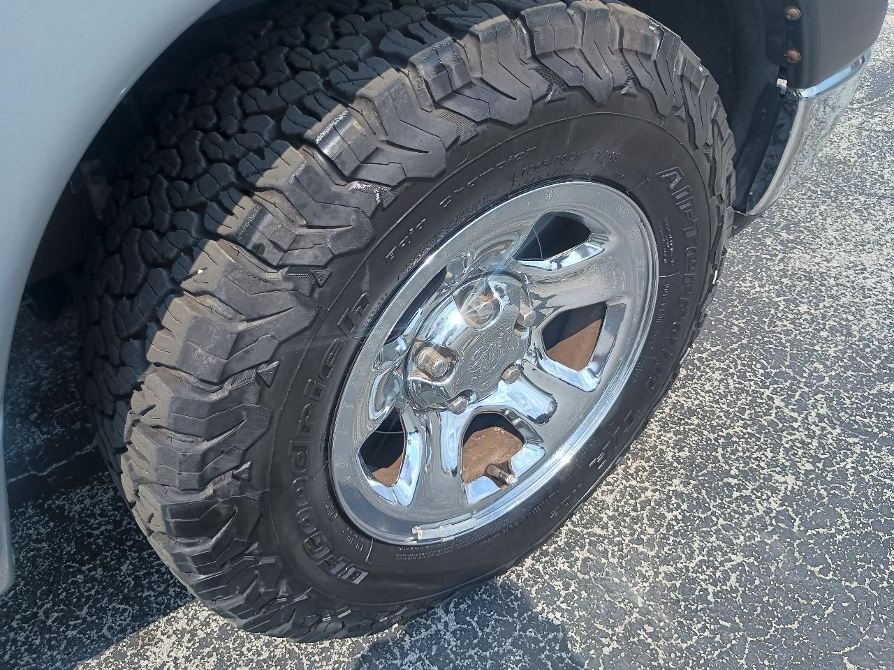 Dodge Ram 1500 2dr Reg Cab 120.5" WB ST 2004