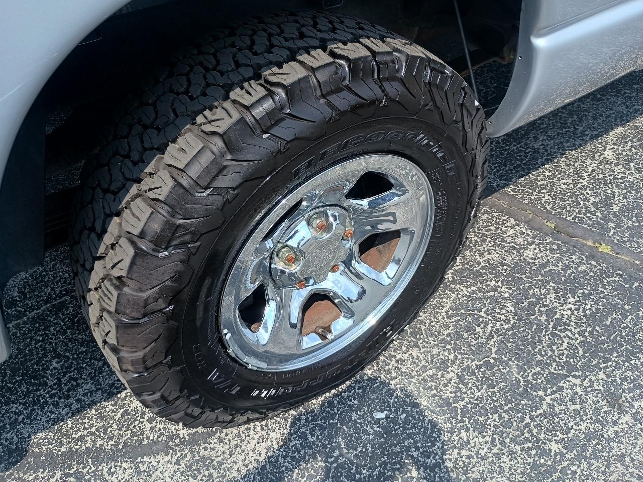 Dodge Ram 1500 2dr Reg Cab 120.5" WB ST 2004