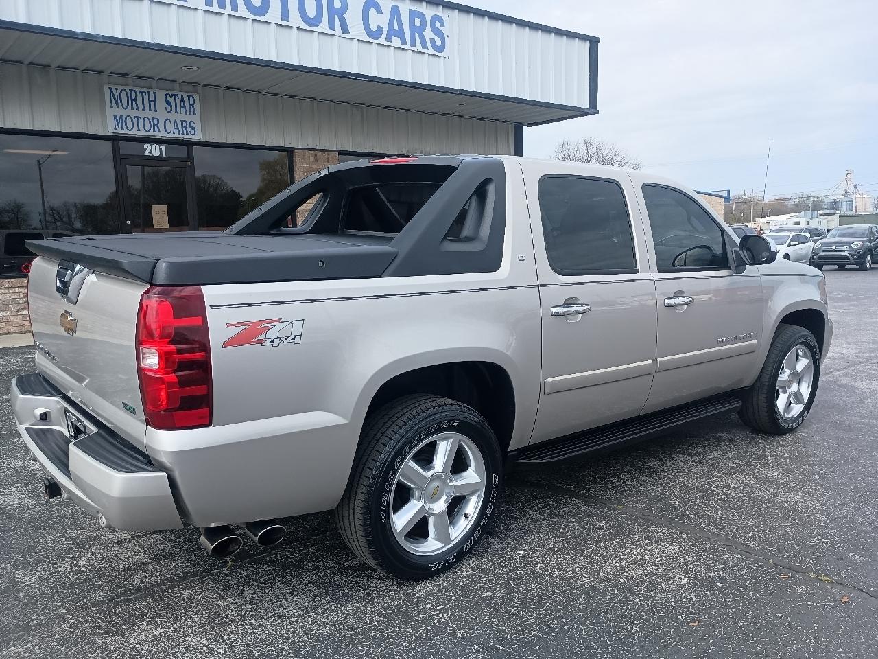 Chevrolet Avalanche 4WD Crew Cab 130" LT w/1LT 2009