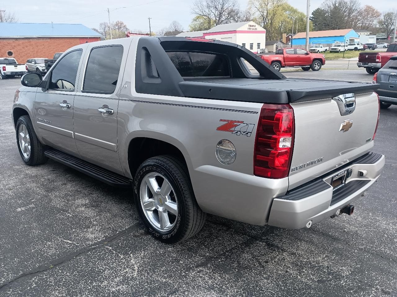 Chevrolet Avalanche 4WD Crew Cab 130" LT w/1LT 2009