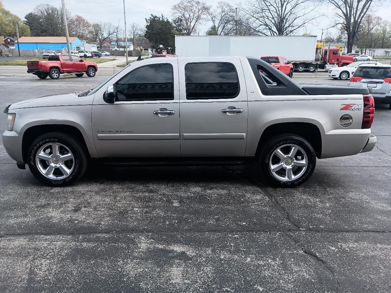 Chevrolet Avalanche 4WD Crew Cab 130" LT w/1LT 2009