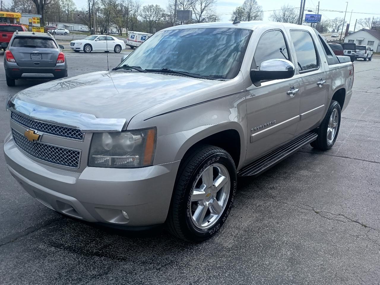 Chevrolet Avalanche 4WD Crew Cab 130" LT w/1LT 2009