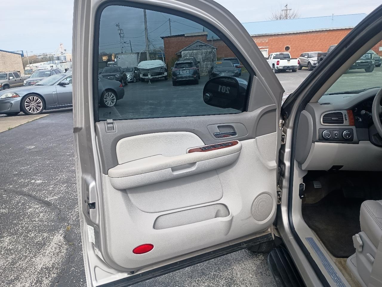Chevrolet Avalanche 4WD Crew Cab 130" LT w/1LT 2009