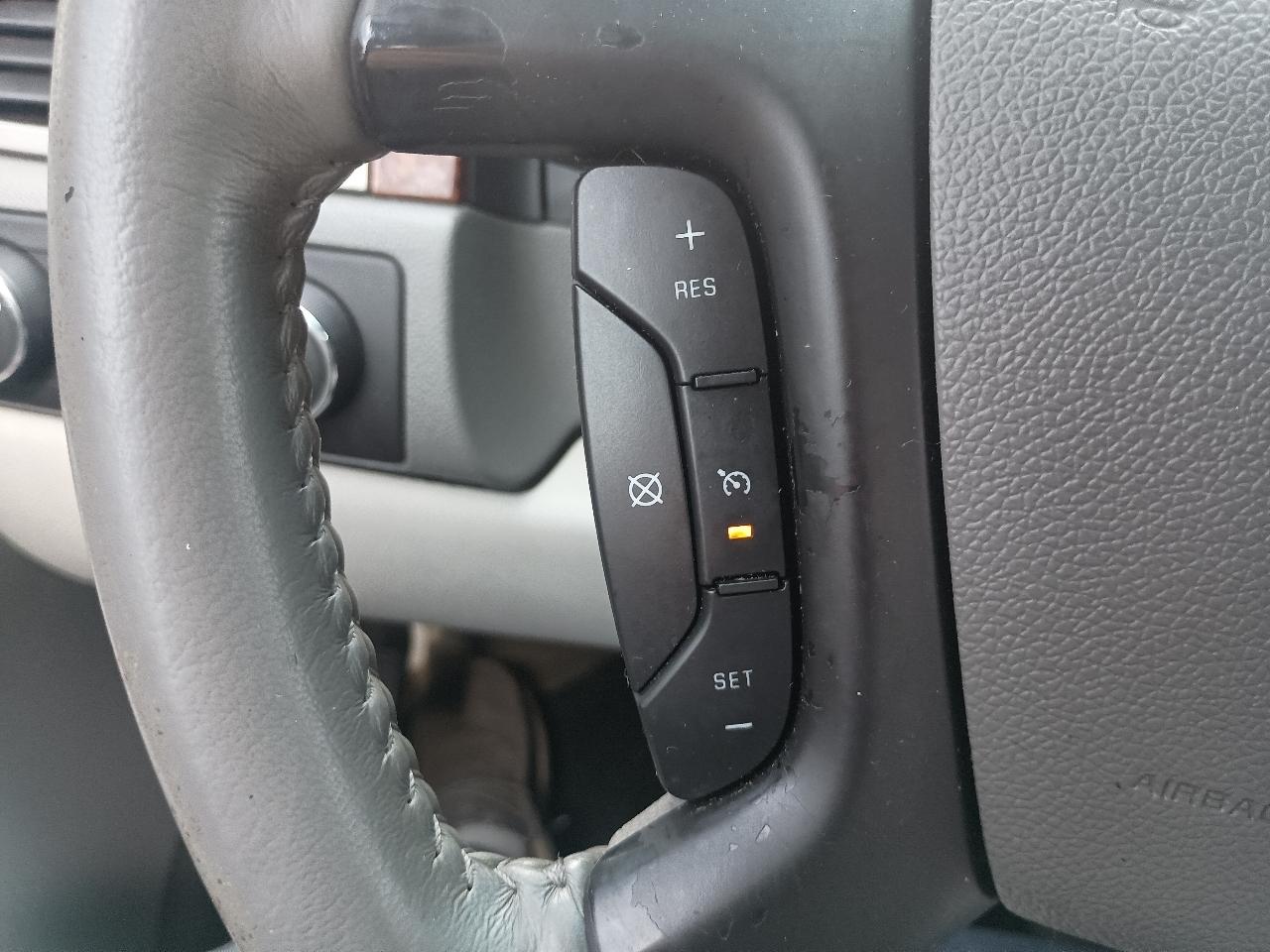 Chevrolet Avalanche 4WD Crew Cab 130" LT w/1LT 2009