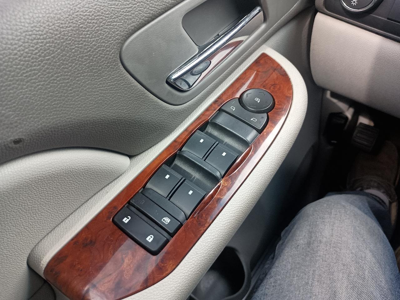 Chevrolet Avalanche 4WD Crew Cab 130" LT w/1LT 2009