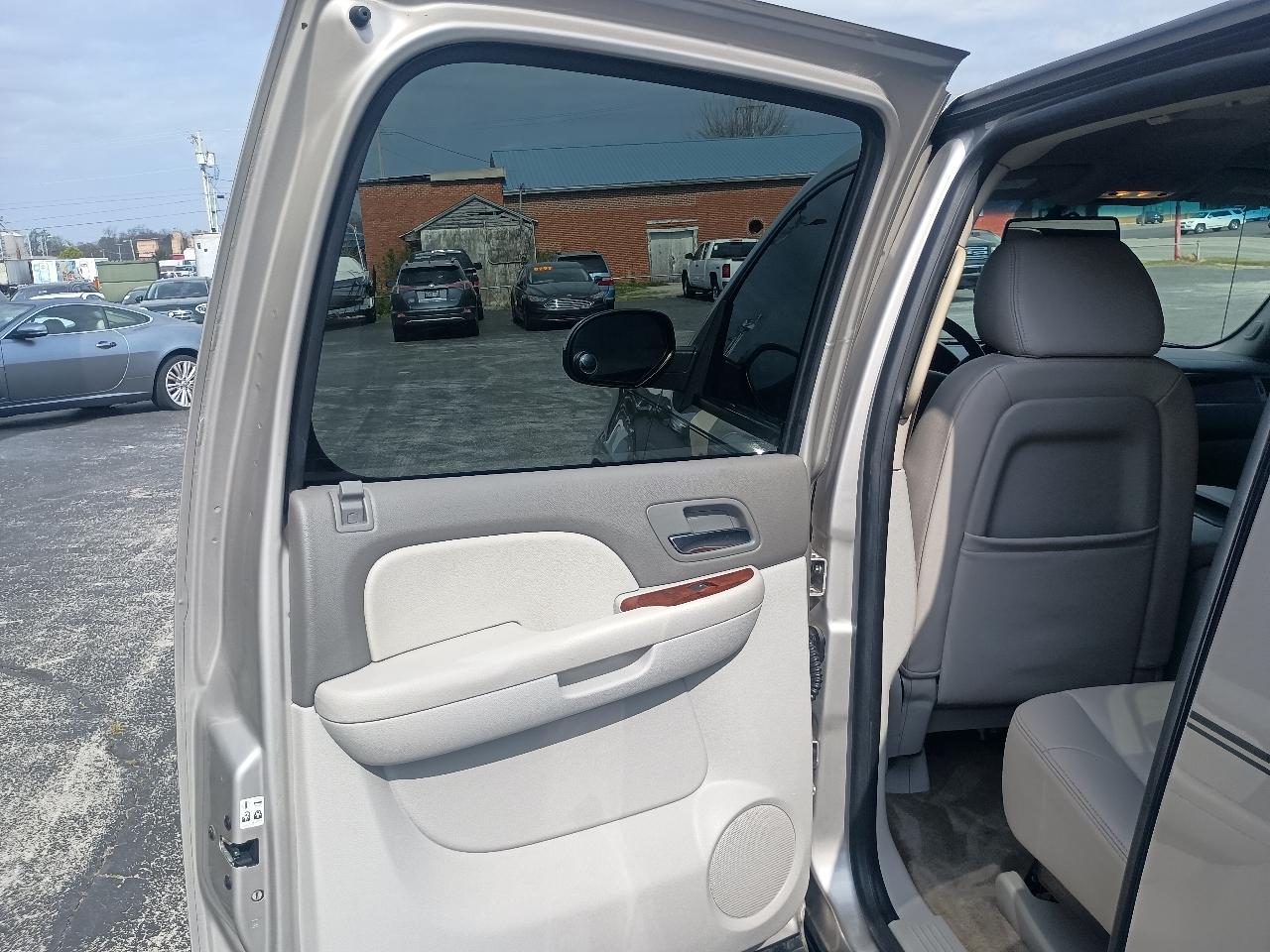 Chevrolet Avalanche 4WD Crew Cab 130" LT w/1LT 2009