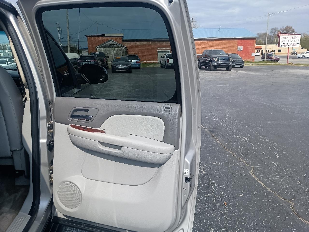 Chevrolet Avalanche 4WD Crew Cab 130" LT w/1LT 2009