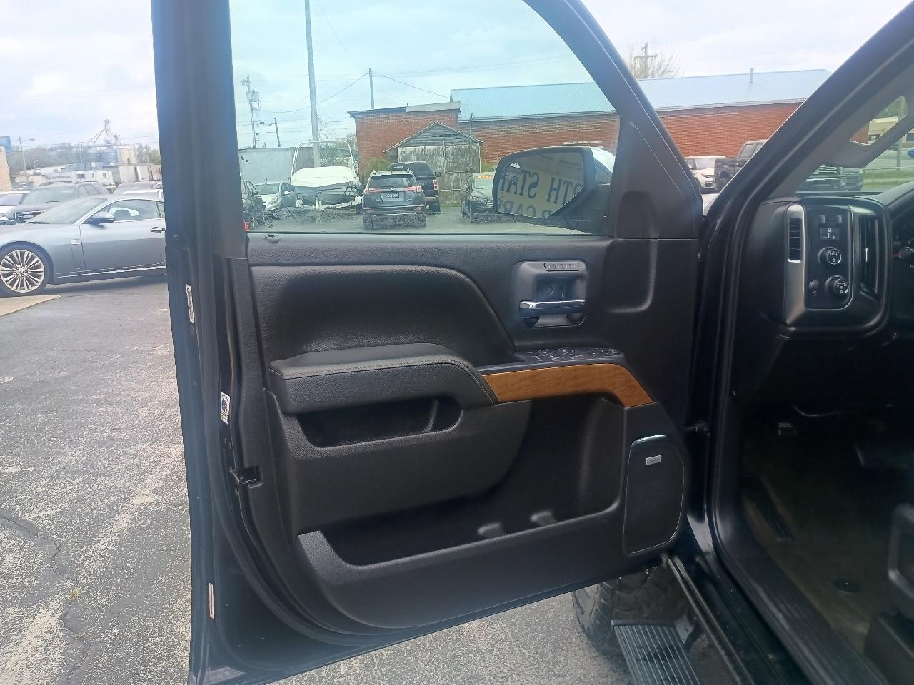 Chevrolet Silverado 2500HD Built After Aug 14 4WD Crew Cab 153.7" LTZ 2015